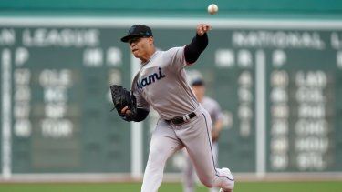 El venezolano Jesús Luzardo lució en el triunfo de los Marlins de Miami, en el que rompieron el juego sin hit ni carreras de los Medias Rojas de Boston en MLB
