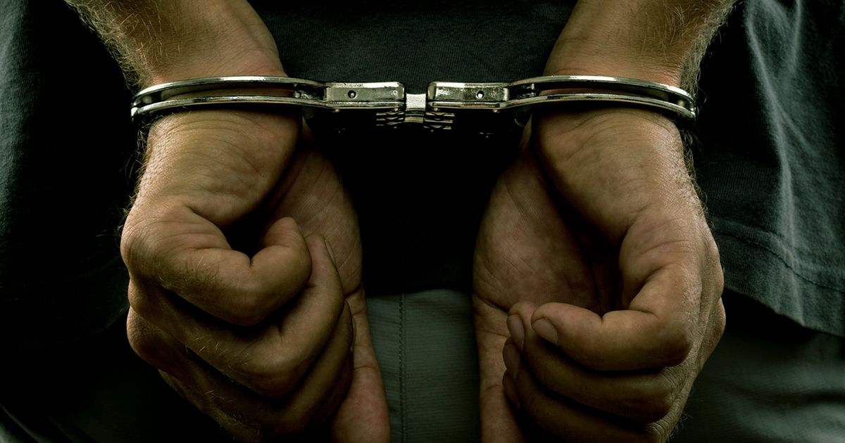 Pareja venezolana con TPS enfrenta cargos por presunto fraude a programa COVID en Florida