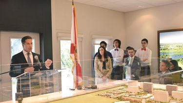 Alberto M. Carvalho, superintendente de escuelas públicas de Miami-Dade celebró el aporte de la empresa privada (GISELLE SANTALUCCI)