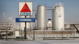 Tanques de combustible se encuentran en una instalación propiedad de Citgo, subsidiaria  y principal activo de Pdvsa de Venezuela, en Lemont, Illinois, EEUU