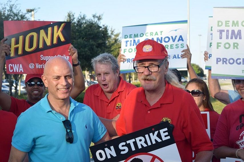 Tim Canova es profesor universitario y nunca ha tenido una posición de elección popular. (ARCHIVO)