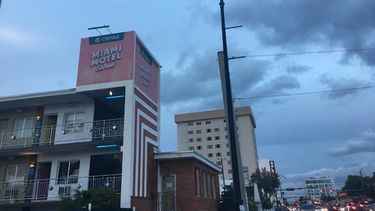 Vista exterior del antiguo motel Gold Dust, en el barrio conocido como MiMo, al norte del centro de Miami.