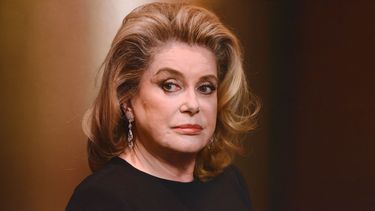 Catherine Deneuve (75 años) ha decidido desprenderse de ellos porque también tiene que ceder su casa de Normandía donde los guardaba, y lo hace con melancolía, según la portavoz de la casa de subastas.&nbsp;