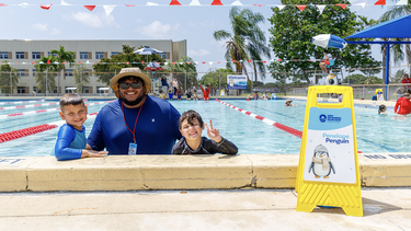 Clases de natación gratuita para estudiantes.&nbsp;