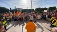 Un momento en la concentración de VOX frente al Ayuntamiento de Murcia.