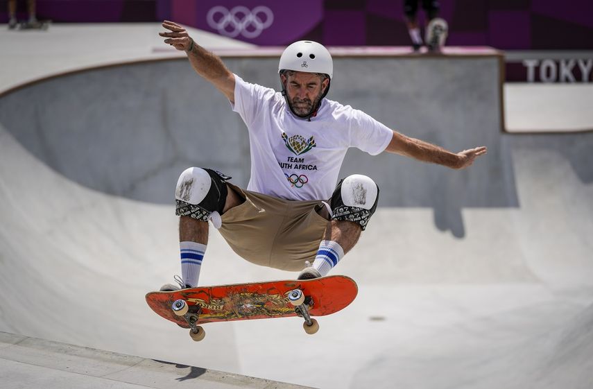 El sudafricano Dallas Oberholzer, de 46 años, participa en los entrenamientos masculinos de skateboarding en los Juegos Olímpicos de Tokio, el 31 de julio de 2021, en Tokio, Japón.&nbsp;&nbsp;