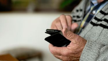 Las estafas dejan sin ahorros a miles de personas mayores en Estados Unidos