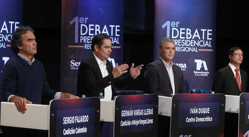 Los candidatos presidenciales Sergio Fajardo (i), Germán Vargas Lleras (2-i), Iván Duque (2-d) y Gustavo Petro (d) participan en el primer debate presidencial.&nbsp;
