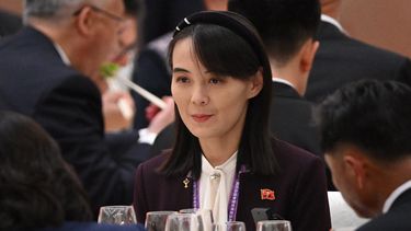 Kim Yo Jong, hermana del líder de Corea del Norte, Kim Jong Un, asiste a una recepción en el Gran Salón del Pueblo después de un desfile militar que conmemora el 80 aniversario de la victoria sobre Japón y el fin de la Segunda Guerra Mundial, en Beijing el 3 de septiembre de 2025.
