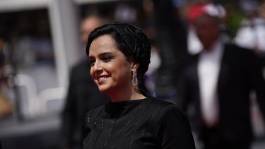 La actriz Taraneh Alidoosti posa para los fotógrafos en la alfombra roja de la cinta Leilas Brothers en la 75 edición del Festival de Cannes, en el sur de Francia, el miércoles 25 de mayo de 2022.