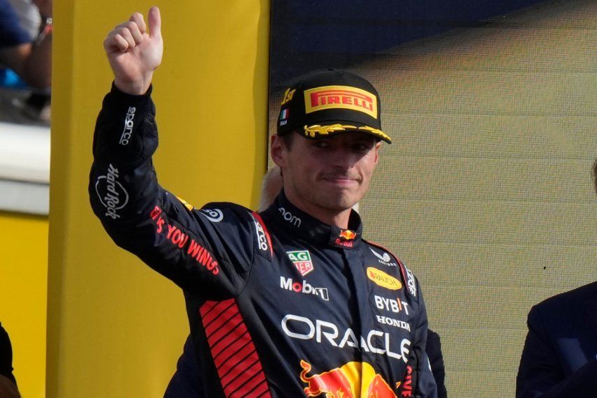 El piloto holandés Max Verstappen, de la escudería Red Bull, celebra tras ganar el Gran Premio de Italia en la pista de Monza, el domingo 3 de septiembre del 2023.