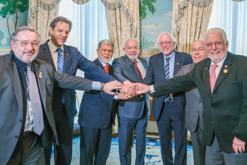 &nbsp;Lula da Silva y su delegación con el izquierdista Bernie Sanders antes de ir a la Casa Blanca 10FEB23.&nbsp;&nbsp;