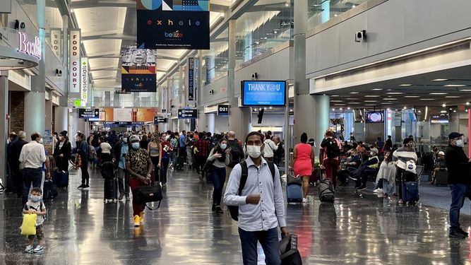 Aeropuerto de Miami con una gran cantidad de viajeros&nbsp;