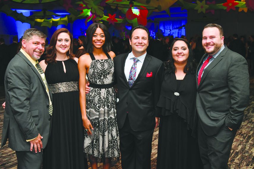 George Domínnguez, Gisela Álvarez, Catherine Thomas Ruiz, &nbsp;Guari Ruiz, Lianel y Chris Brito.