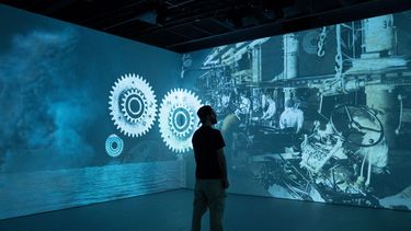 Un hombre durante la inauguración del nuevo equipamiento de las industrias creativas Barcelona XRLab, a 22 de mayo de 2025, en Barcelona, Catalunya (España).&nbsp;