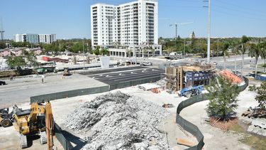 Tras largas horas y días de trabajo, Calle 8 fue despejada de los escombros pero perduran las preguntas en el ambiente.