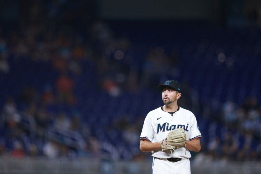 El lanzador Anthony Veneziano, de los Marlins de Miami, trabaja durante el sexto inning de un compromiso contra los Filis de Filadelfia, el 5 de septiembre de 2024.