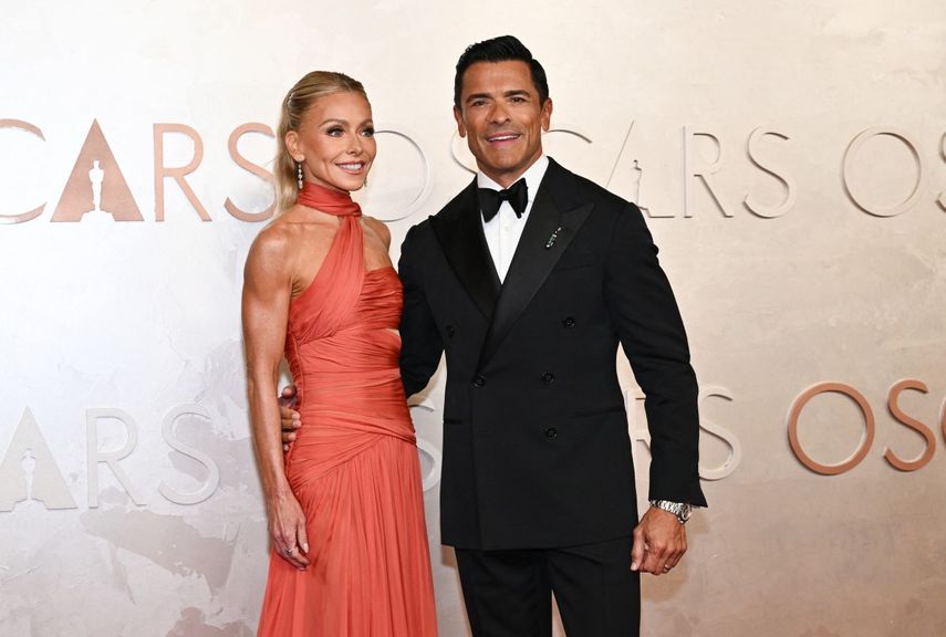 El actor Mark Consuelos y su esposa, la presentadora de televisión Kelly Ripa.