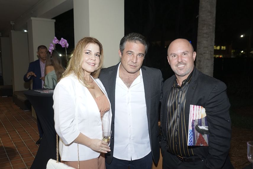 Kenia Guirola, Yoandy Castañeda y Fredy Villamil.