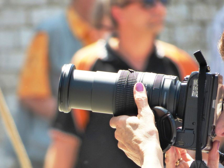 La resolución Derecho a la libertad de pensamiento y expresión y la seguridad de los periodistas y trabajadores en medios de comunicación condena los asesinatos, las agresiones y otros actos de violencia contra periodistas y trabajadores de prensa.