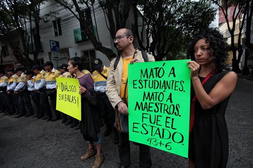 En México DF, protestaron este lunes en solidaridad con la CNTE (EFE)