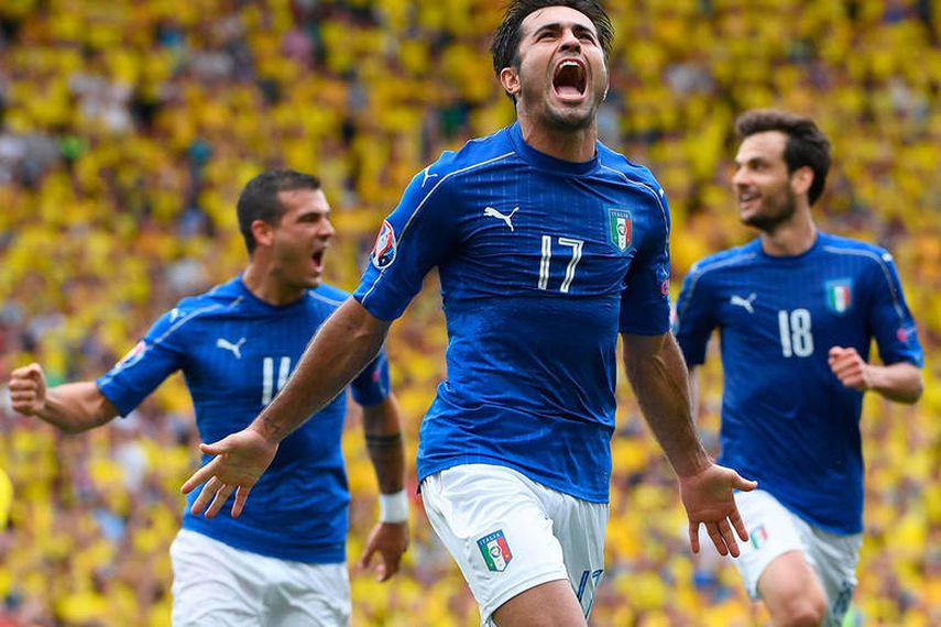 Eder le dio el triunfo a los italianos sobre el final del partido. (EFE)
