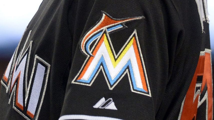 Según un acuerdo de 2009, el Condado Miami-Dade y la Ciudad de Miami debían haber recibido un 5% de la venta del equipo de los Marlins.