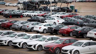 Lote de autos fabricados por la automotriz estadounidense General Motors