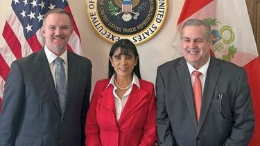 La ministra de Comercio Exterior y Turismo de Perú, Desilú León, fue recibida por el representante comercial de EEUU, Jamieson Greer