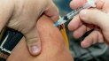 Una amplia campaña estatal de vacunación combate la propagación de la hepatitis A.