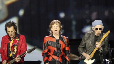 Ronnie Wood, izquierda, Mick Jagger, centro, y Keith Richards, de los Rolling Stones en el estadio Anfield en Liverpool, Inglaterra durante un concierto de su gira Sixty el 9 de junio de 2022.&nbsp;