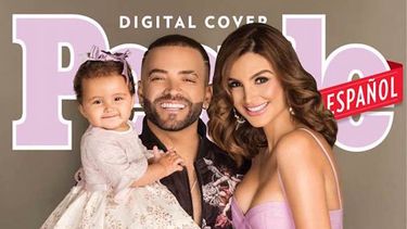 Nacho y Melany Mille posan junto a Mya Michelle en la portada de People en Español.&nbsp;