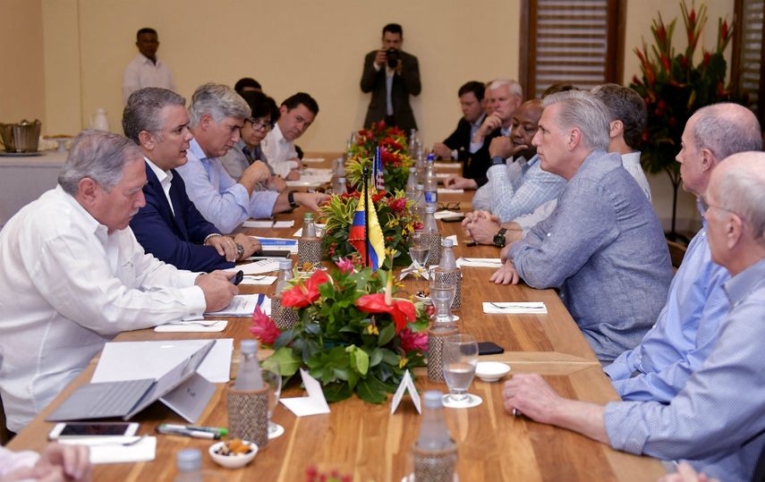 El jefe de Estado se reunió este miércoles en Cartagena de Indias con una delegación de congresistas de Estados Unidos, entre ellos, Kevin McCarthy, Tim Scott, Mac Thornberry, Mike Rogers, Steve Womack, Peter Welch, David Joyce, John Ratcliffe, Mike Johnson y Guy Reschenthauler.