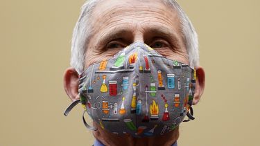 El doctor Anthony Fauci, el principal experto en enfermedades infecciosas del gobierno de EEUU, habla ante una comisión de legisladores en la sede del Congreso, en Washington, el 15 de abril de 2021.&nbsp;