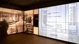 Una fotografía tomada en el Museo Nacional del Holocausto en Ámsterdam el 5 de marzo de 2024 muestra proyecciones en las paredes, durante una vista previa para la prensa antes de su inauguración.
