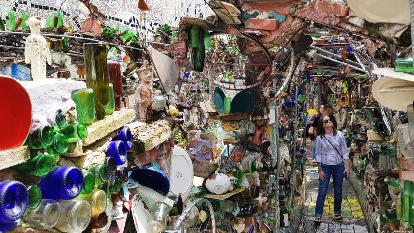 El Magic Garden (Jardín Mágico) está ubicado en la Calle South, esquina con Alder, en Filadelfia, Pensilvania.&nbsp;