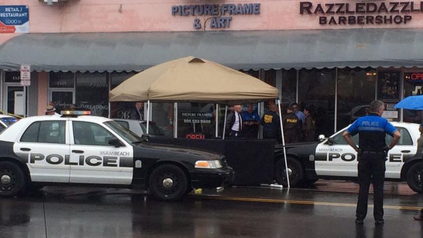 Escena del tiroteo entre el delincuente y las autoridades policiales. (CORTESÍA NBC6)