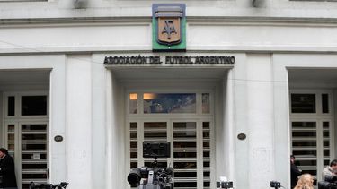La comisión normalizadora de la Asociación del Fútbol Argentino fue creada por la FIFA y la Confederación Sudamericana de Fútbol.
