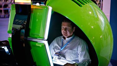 Ésta es una máquina tragamonedas que no parece una máquina tragamonedas, comentó Edvard Toth, director de estudio de Gamblit Gaming, con sede en California.