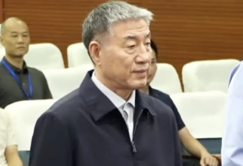 Captura de pantalla de YouTube donde se aprecia a Liu Xingtai, exvicepresidente del Comité Permanente de la Asamblea Popular de la provincia de Hainan, China.&nbsp;
