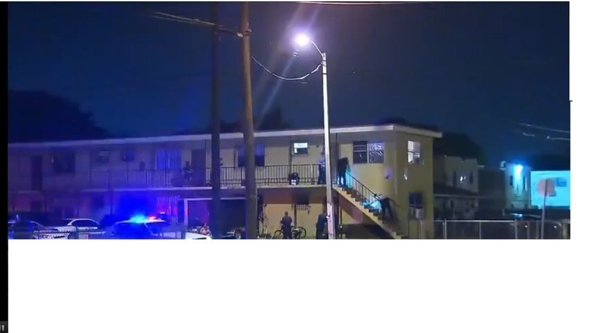Edificio de dos pisos donde ocurri[o el tiroteo (Local 10)