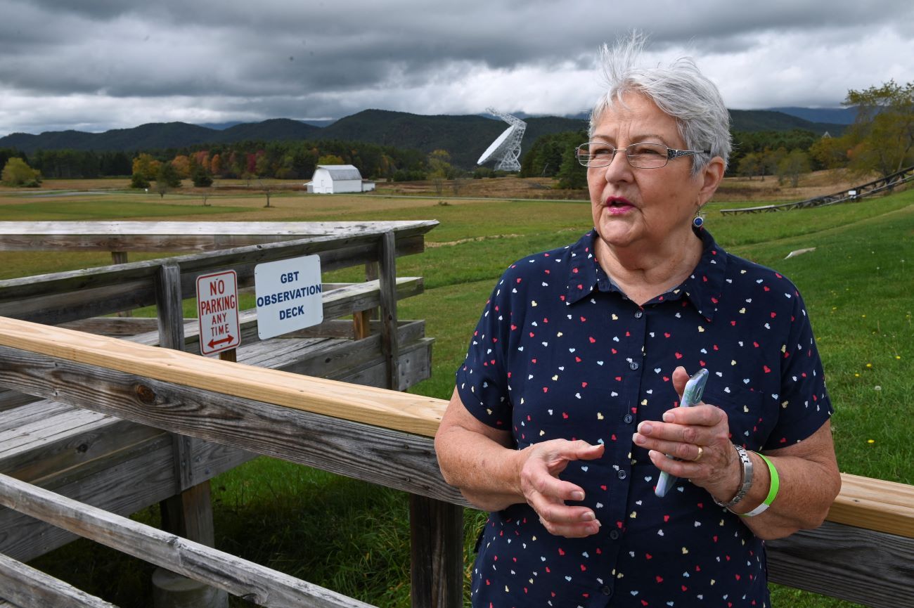 Nancy Showalter, una turista que vino a visitar el observatorio en Green Bank, West Virginia. Nancy Showalter, una turista que vino a visitar el observatorio en Green Bank, West Virginia.