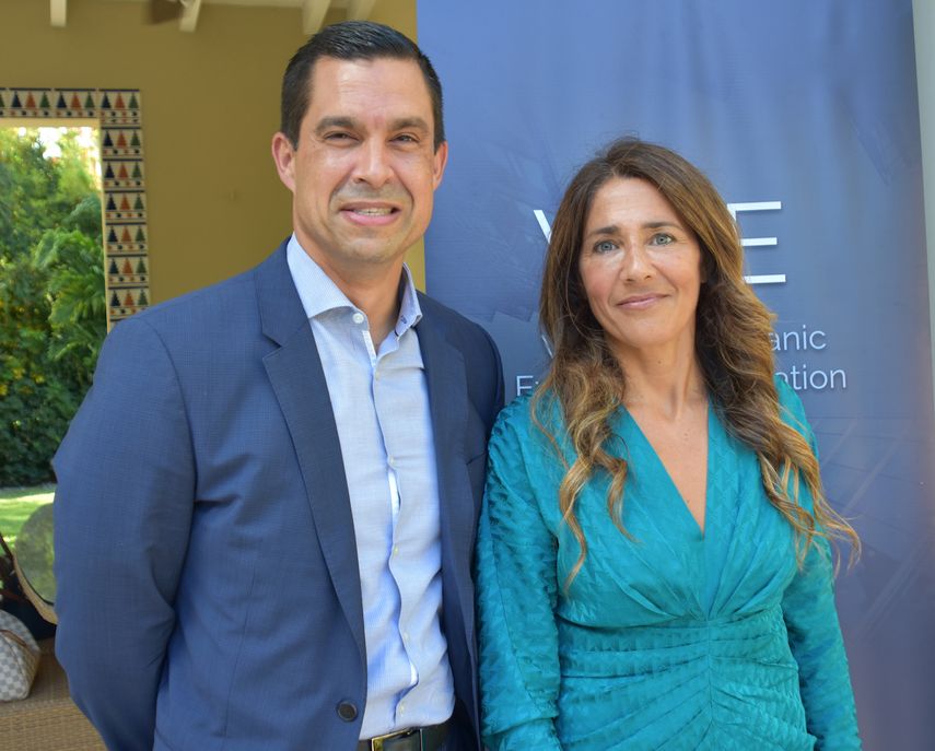 El alcalde de Coral Gables, Vince Lago, y Mónica Vázquez.&nbsp;