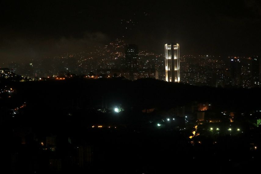 Fotografía del domingo 10 de marzo que muestra un sector de la ciudad de Caracas afectado por el apagón más largo de la historia de Venezuela.