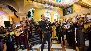 El cantante mexicano Carlos Rivera presenta el álbum Vida México en Salón Tenampa.