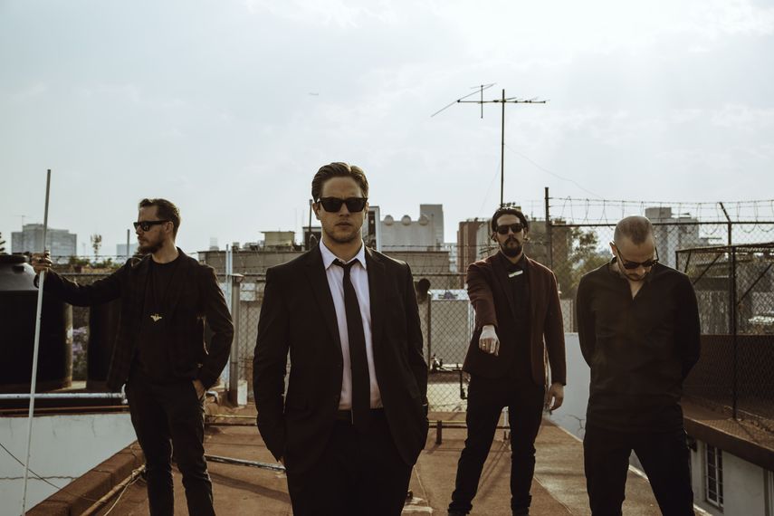 La banda de rock venezolana Viniloversus presenta en Caracas Tour by Cusica.