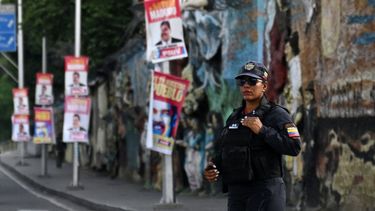 Efectivos policiales permanecen en las calles con ordenes de arresto contra opositores.&nbsp;