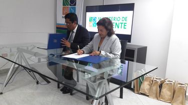 El convenio fue suscrito por el ministro de Ambiente de Panamá, Emilio Sempris, y la ministra de Ciencia, Tecnología y Medio Ambiente de Cuba, Elba Rosa Pérez Montoya.