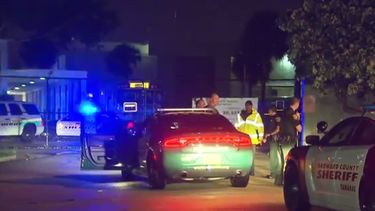 Las autoridades del Condado de Broward se presentaron de inmediato la secundaria Anderson Boyd, en Lauderdale Lakes. 