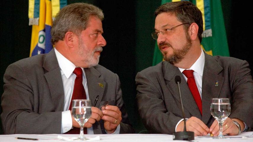 El expresidente brasileño&nbsp;Luiz Inácio Lula da Silva (i) junto a Antonio Palocci, quien fuera&nbsp;uno de los hombres más influyentes de su Gobierno.